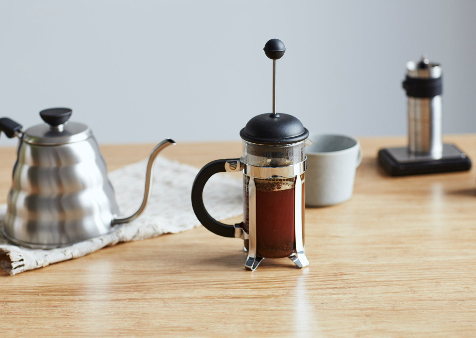 French press coffee brewing setup